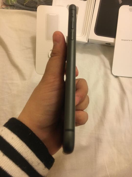 iPhone 11 ブラック 256 GB au