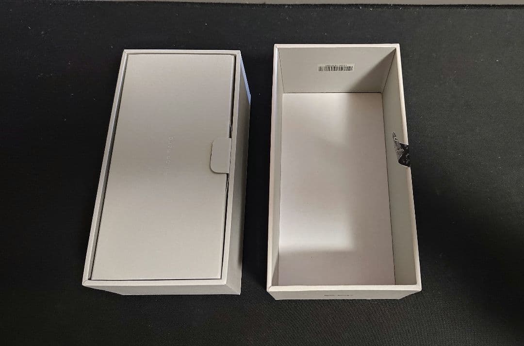 【新品同様】ASUS Zenfone10 8GB/256GB 白 SIMフリー