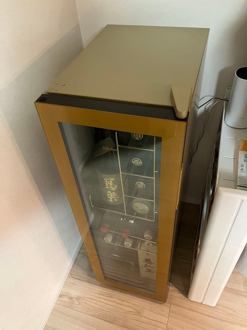 【美品】日本酒/ワインセラー　2つの温度で保管できるスリムなセラー