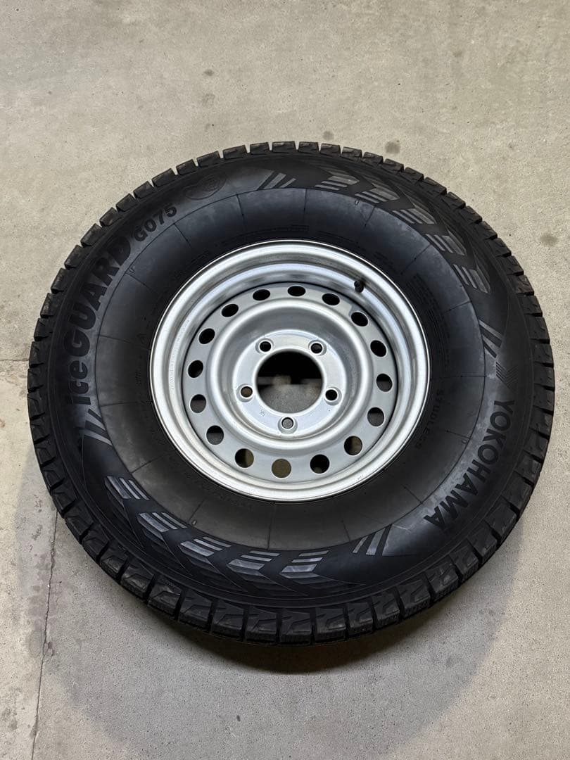ランクル70スタッドレスタイヤLT285/75R16ホイール付き４本セット