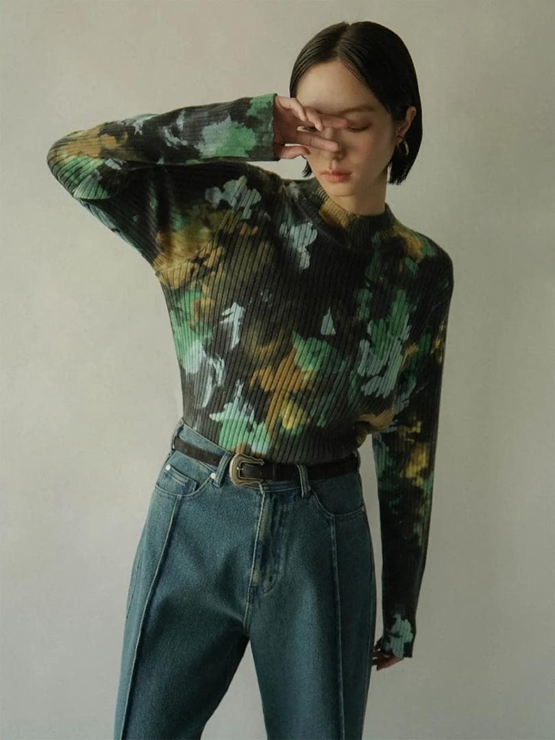 【新品タグ付・今季完売品】RADIATE ボタニカルデザインリブニットトップス