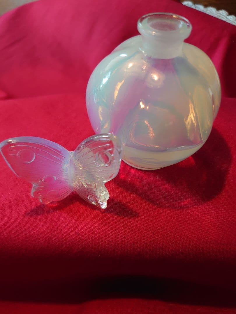 フランス1930s'オパールセント「蝶のパフィームボトル」香水瓶