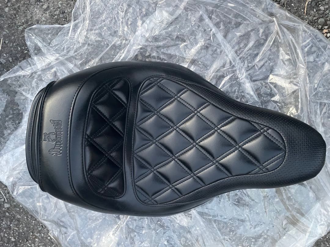 ハーレーソロシートブラック ダイヤモンドキルティングシート