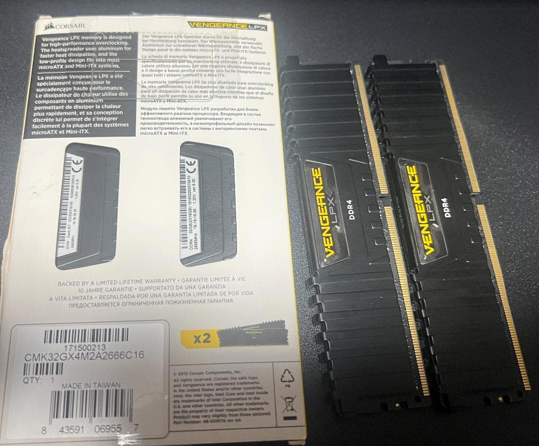 16GB×４枚 CMK32GX4M2A2666C16 　CORSAIR　完動品