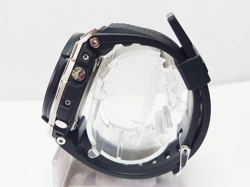 Xmas 特価中 CASIO G-SHOCK 電波ソーラー GST-W300