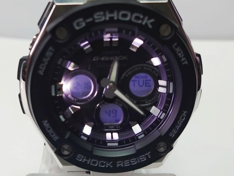 Xmas 特価中 CASIO G-SHOCK 電波ソーラー GST-W300