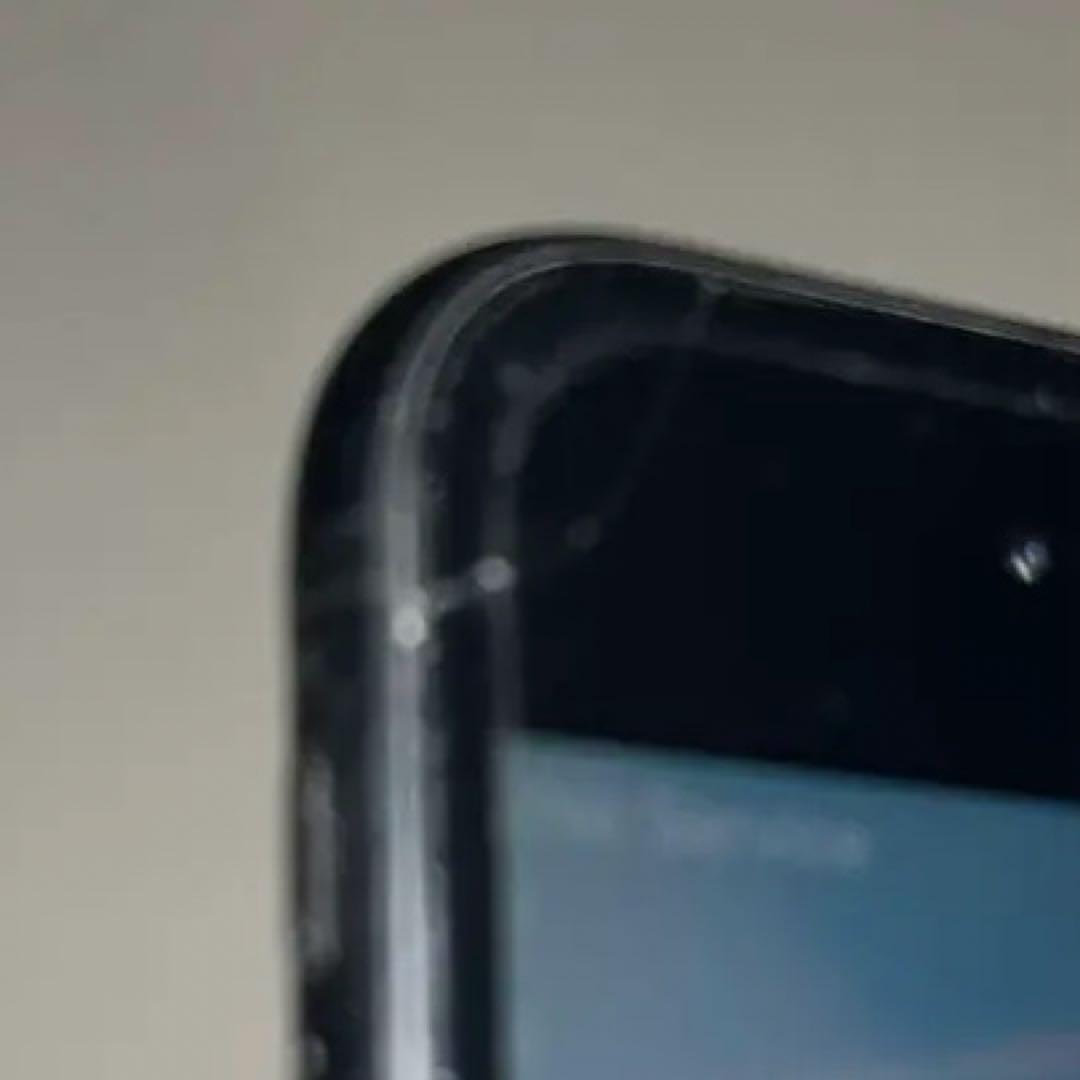 iPhone SE (第2世代) ブラック 64GB 画面外側一部割れあり