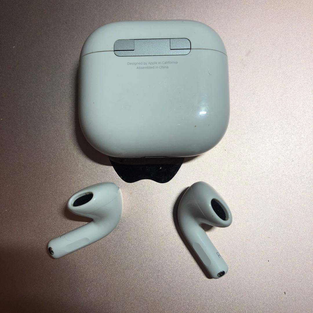 Apple AirPods 第4世代　アクティブノイズキャンセリングなし