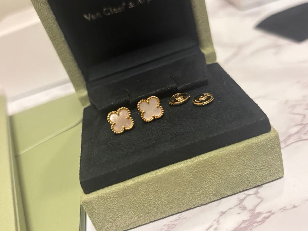 Van Cleef & Arpels スウィート アルハンブラ ピアス MOP