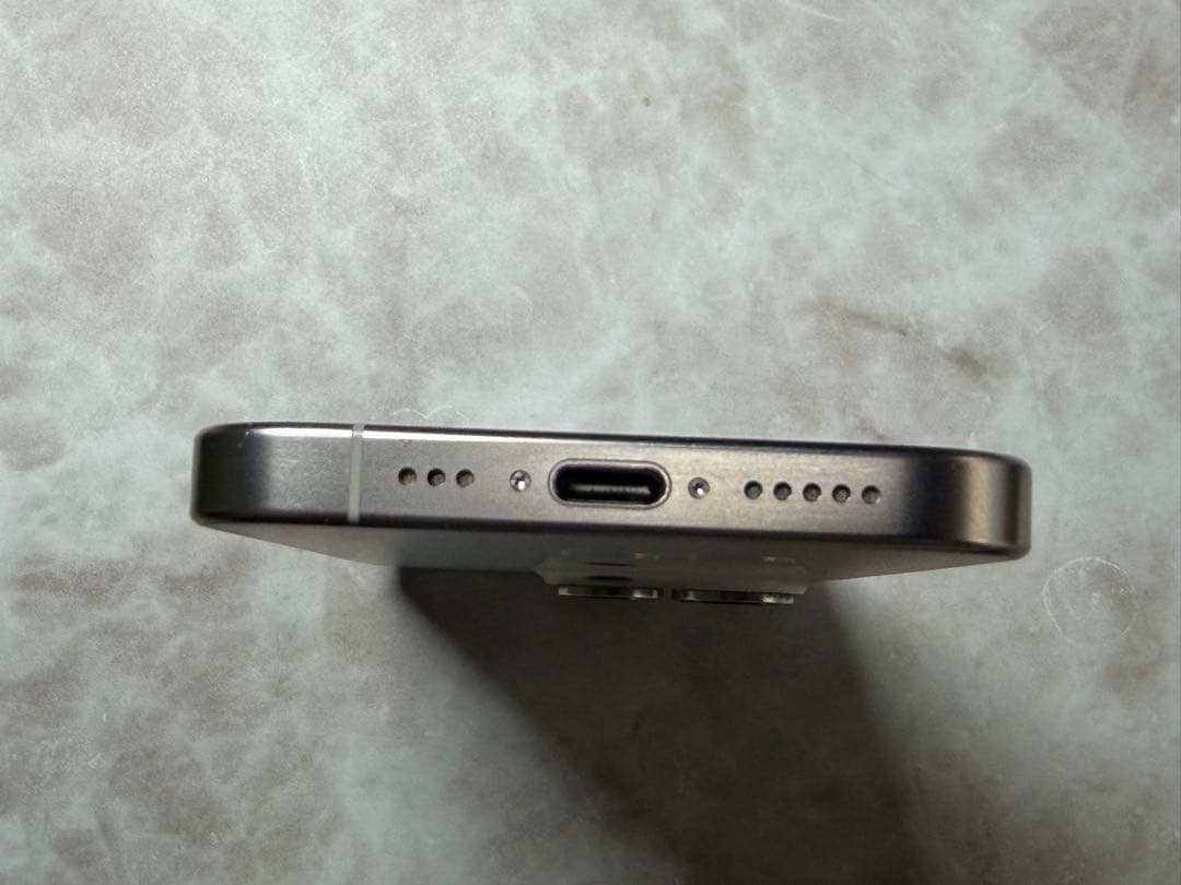 iPhone15pro ホワイト 256GB【おまけ付き】