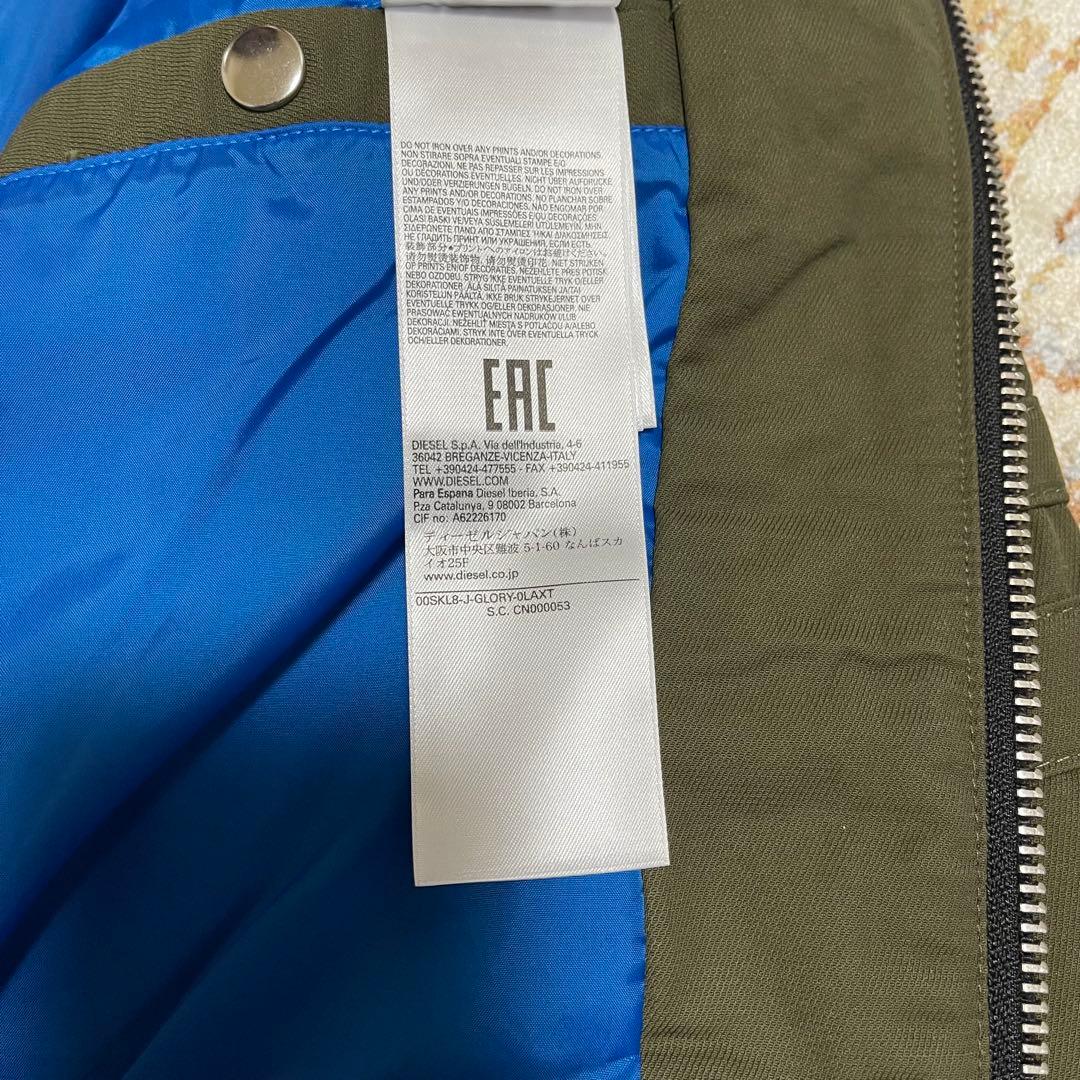 オリーブ色ナイロンジャケット