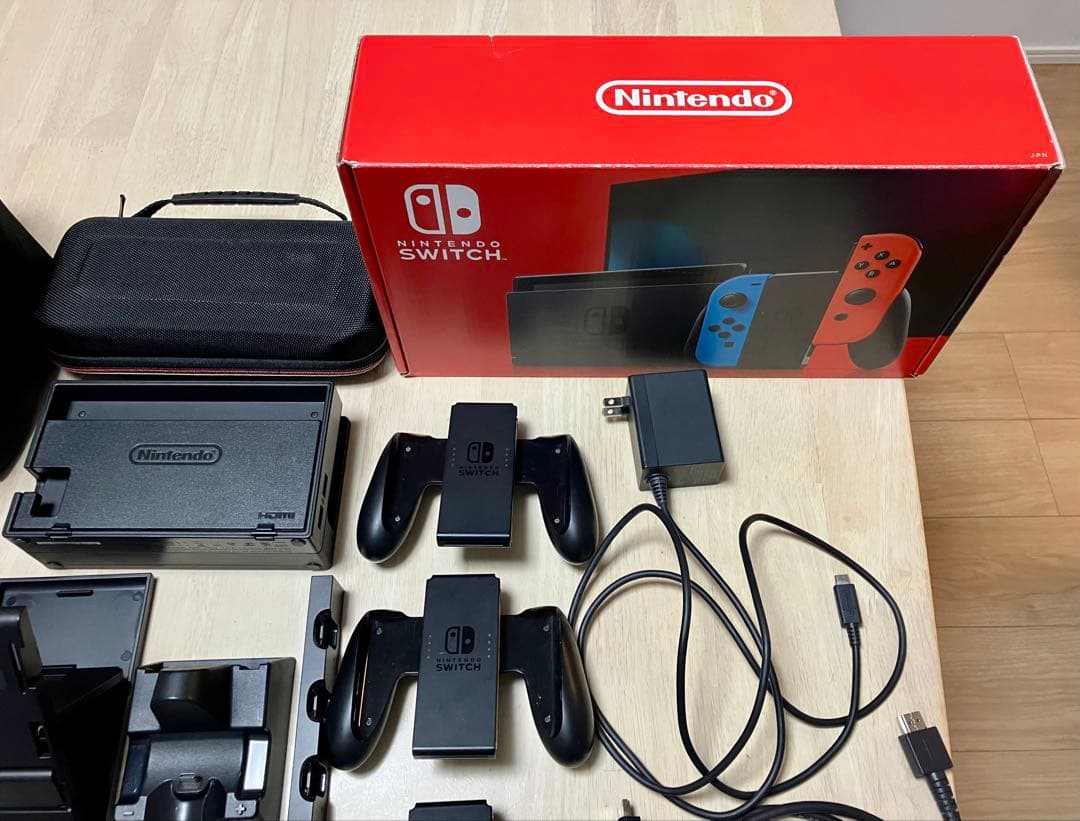NintendoSwitch(保護フィルム➕SDカード64GB)と完全セット