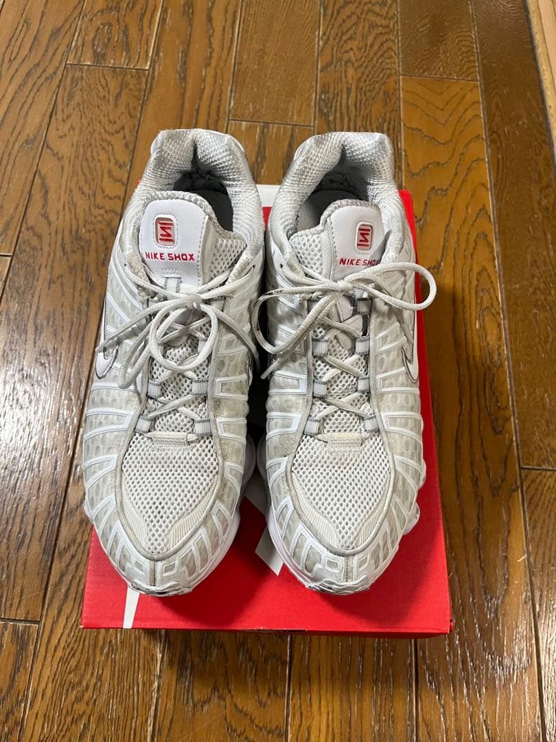 Nike Shox ホワイト/シルバー