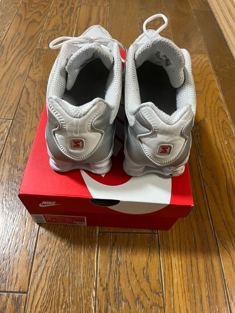 Nike Shox ホワイト/シルバー