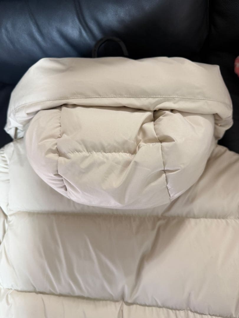 アイボリー ファー付きダウンジャケット