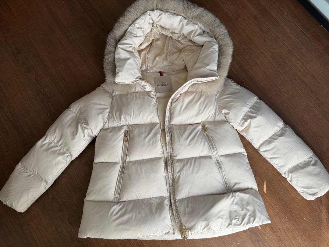 アイボリー ファー付きダウンジャケット