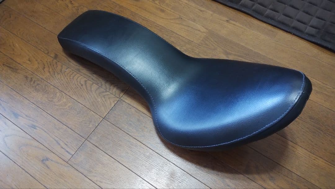 TC96ソフテイル FLSTF1580絶版イージーライダーススムースコブラシート