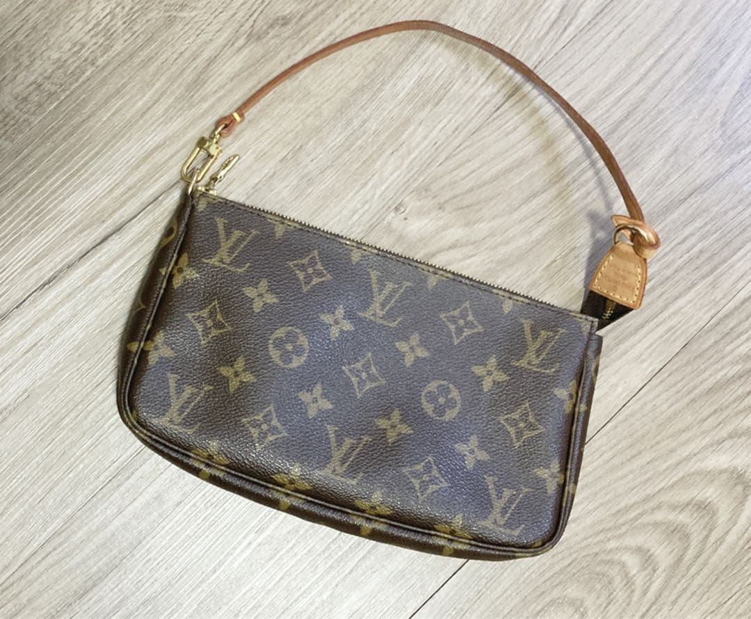 Louis Vuitton モノグラムポーチ　アクセソワール