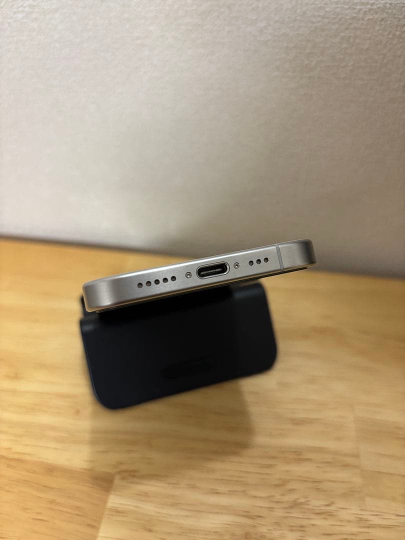 美品 iPhone15Pro ホワイト バッテリー88%