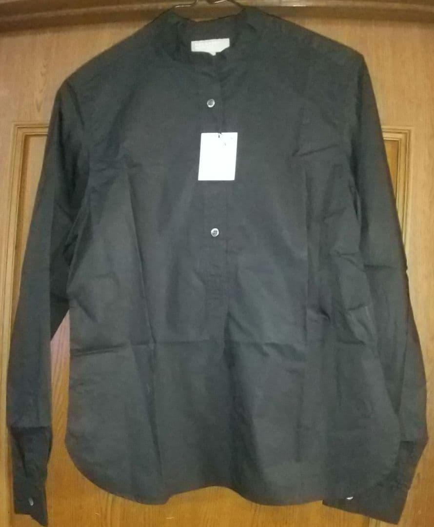 新品タグ付き マーガレット・ハウエル 黒ブラウス 綿１００%