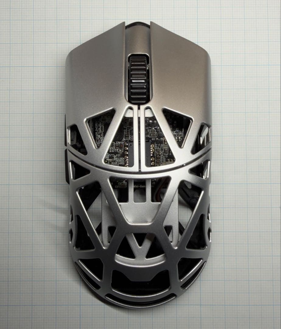 WLMouse BEAST X Mini (マグネシウム合金/超軽量34g)