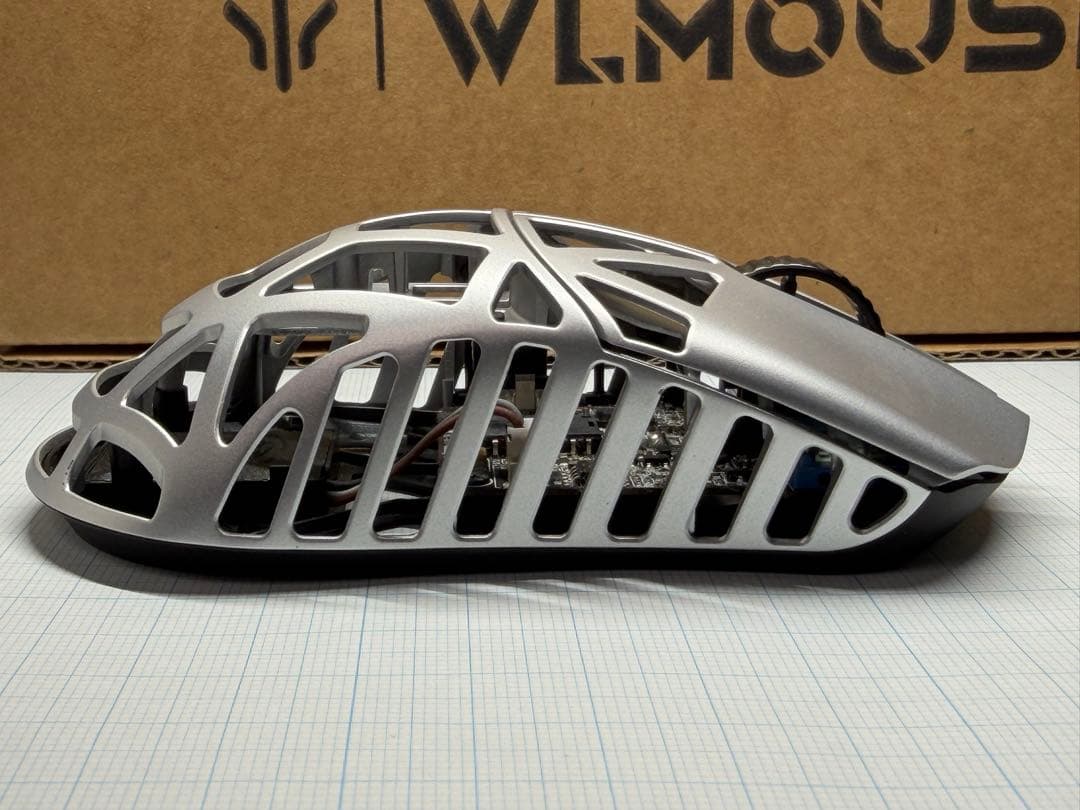 WLMouse BEAST X Mini (マグネシウム合金/超軽量34g)