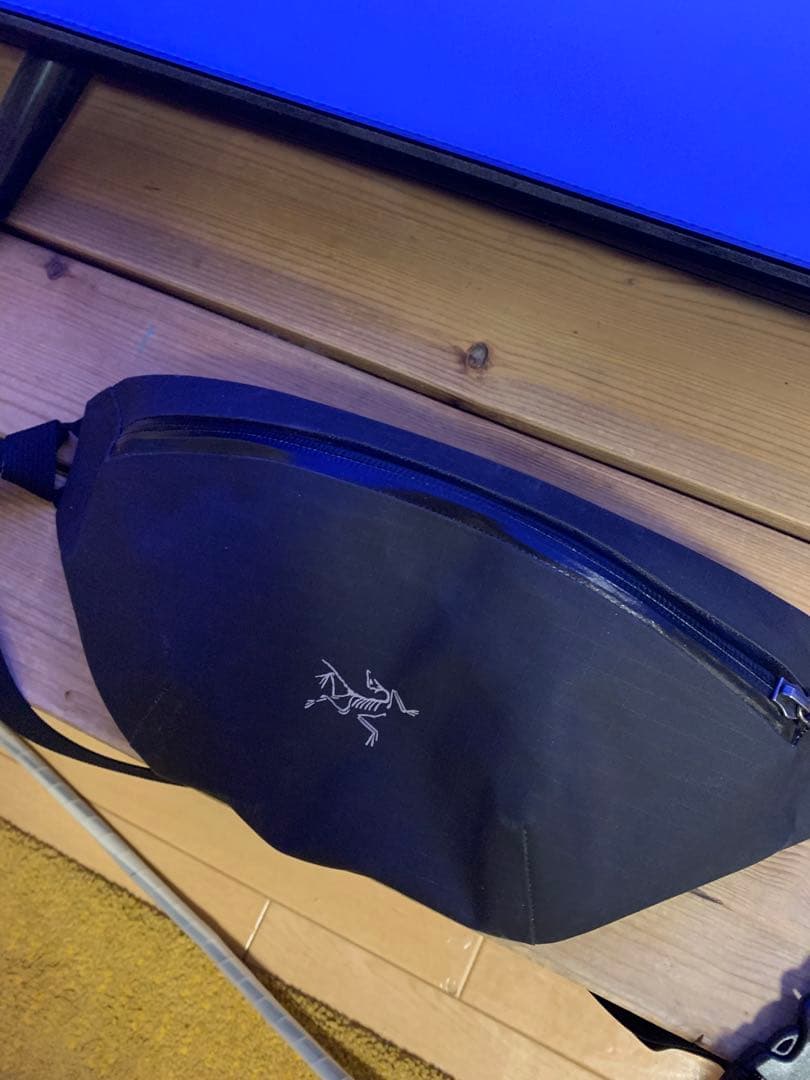 Arc'teryx ブラック クロスボディバッグ