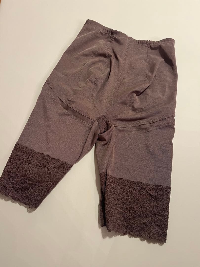 新品ダイアナ(ボディスーツ・コルセット・ガードル・ブラジャー・ショーツ)セット