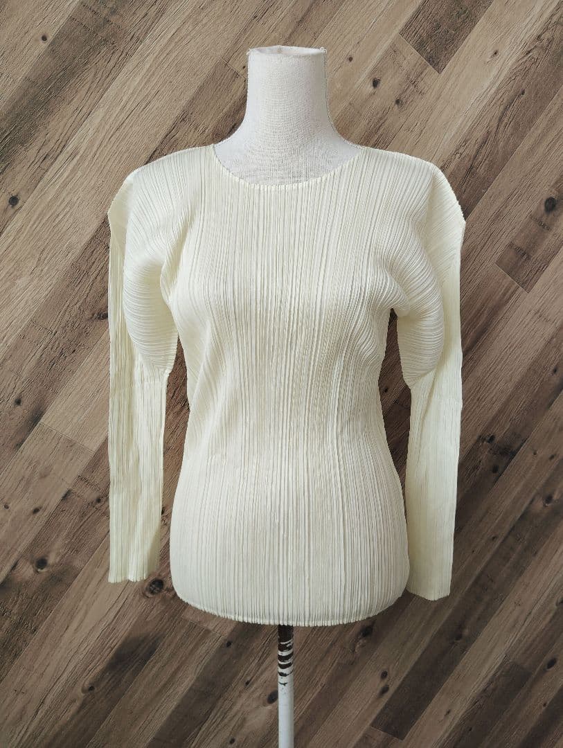 ISSEY MIYAKE イッセイミヤケ　日本製　長袖　プリーツ トップス