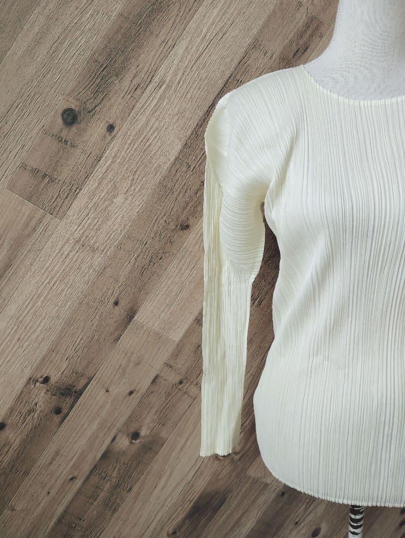 ISSEY MIYAKE イッセイミヤケ　日本製　長袖　プリーツ トップス