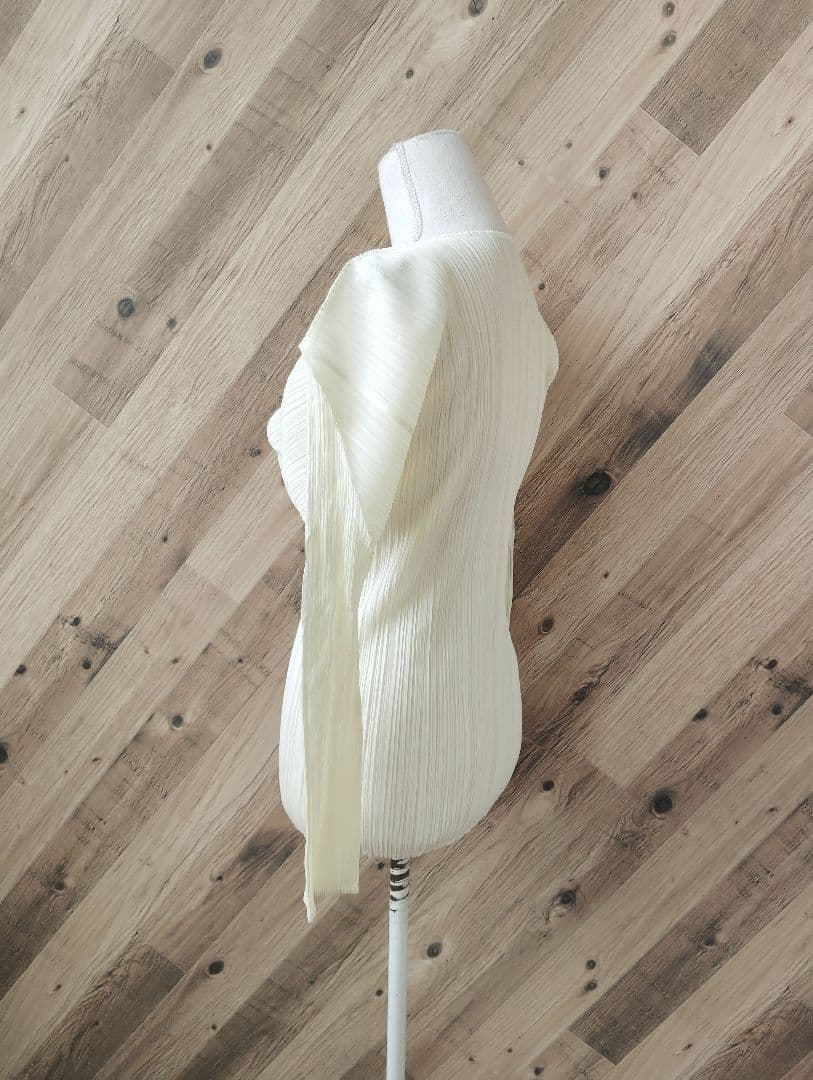 ISSEY MIYAKE イッセイミヤケ　日本製　長袖　プリーツ トップス