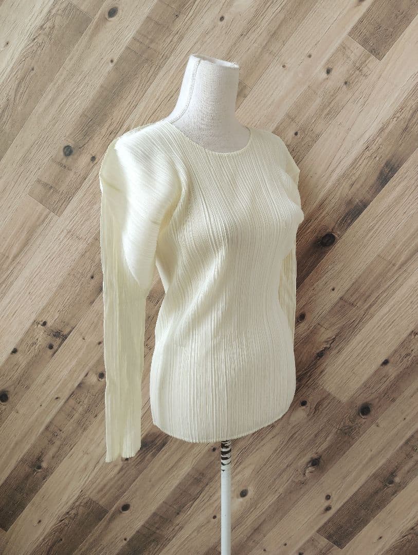 ISSEY MIYAKE イッセイミヤケ　日本製　長袖　プリーツ トップス