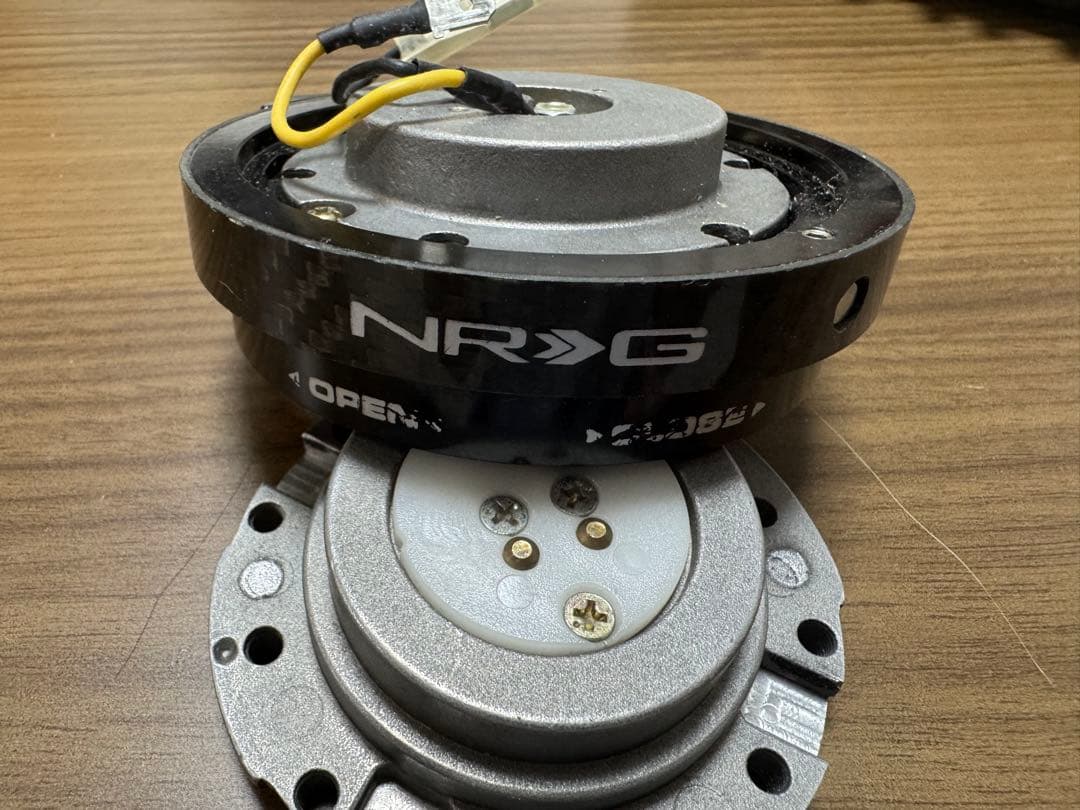 NRG クイックリリース 薄型 ステアリング SRK-400BK？ カーボン柄