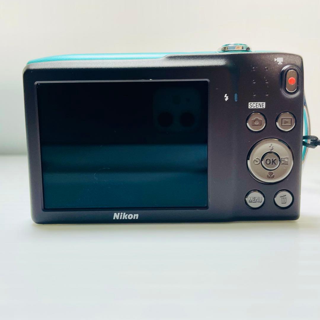 超美品　箱付き　Nikon COOLPIX S3300 ニコン　クールピクス