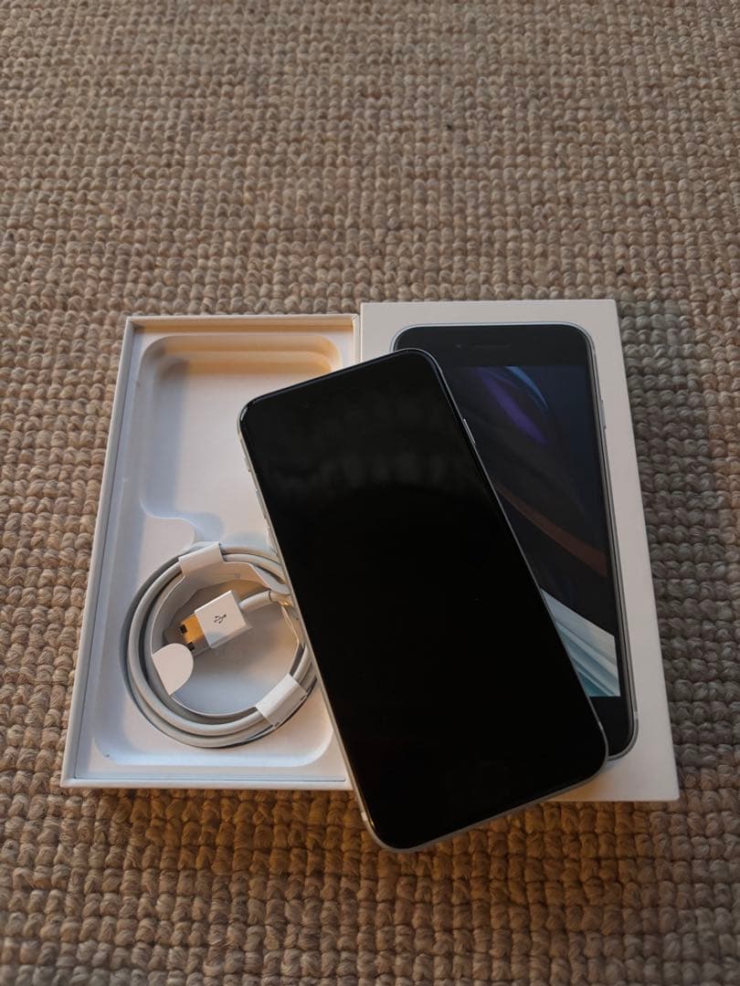 【SIMフリー】 Apple iPhone SE (第2世代) ホワイト 美品