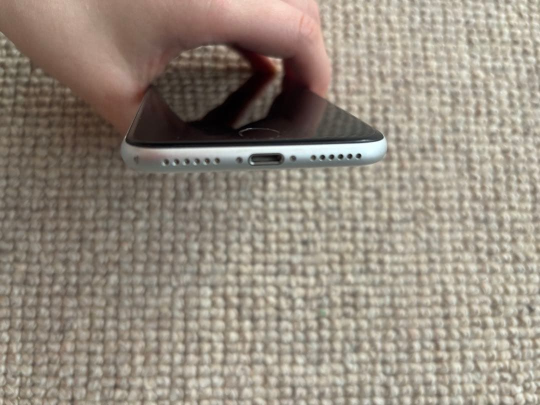 【SIMフリー】 Apple iPhone SE (第2世代) ホワイト 美品