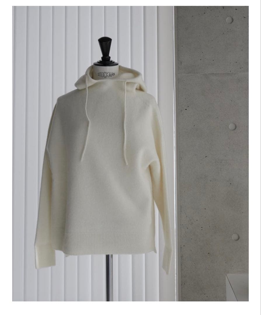 Maison de R メゾンドアール　アイボリー ニットフーディ