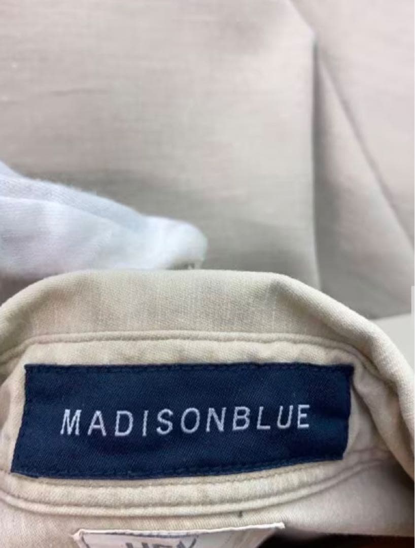 マディソンブルー ベージュ　ハンプトンバックサテンシャツ　２