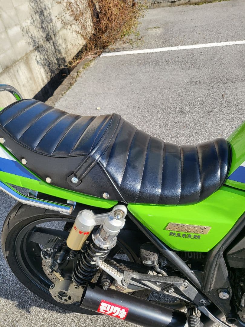 ＺＲＸ４００　鋲打ち　黒皮　タックロールシート　/ ZRX2 ZR400E