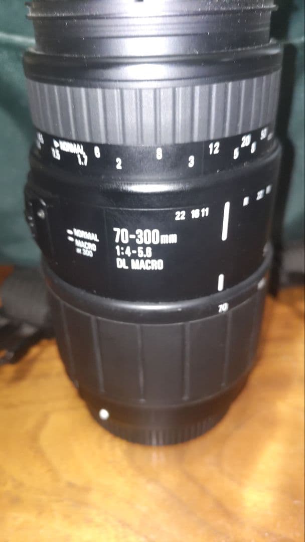 SIGMA 70-300mm F4-5.6 DL MACROレンズと小型レンズセ