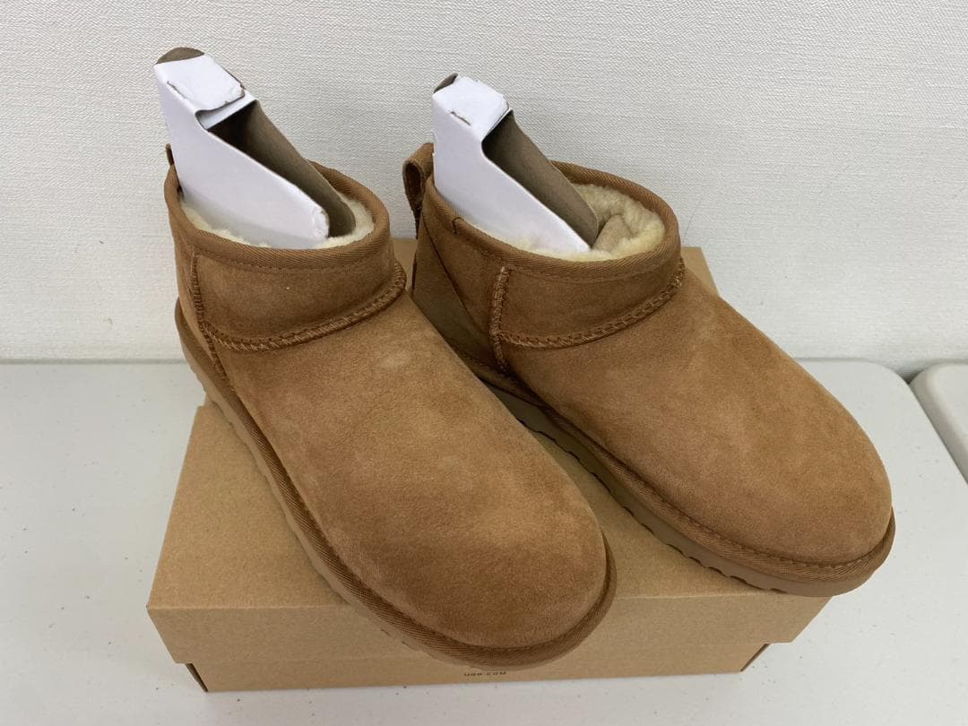 未使用品 UGG アグ クラシック ウルトラ ミニ ムートン ブーツ 24cm