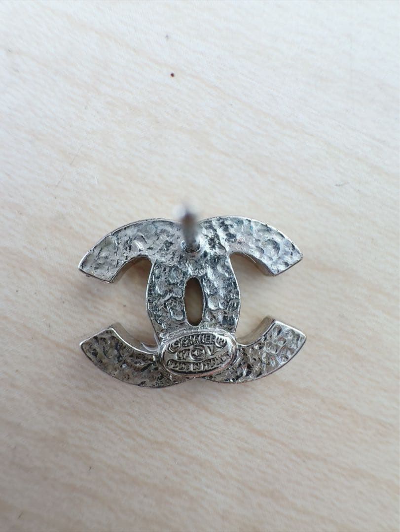 CHANEL シャネル　ロゴデザイン ストーン付きピアス 片耳