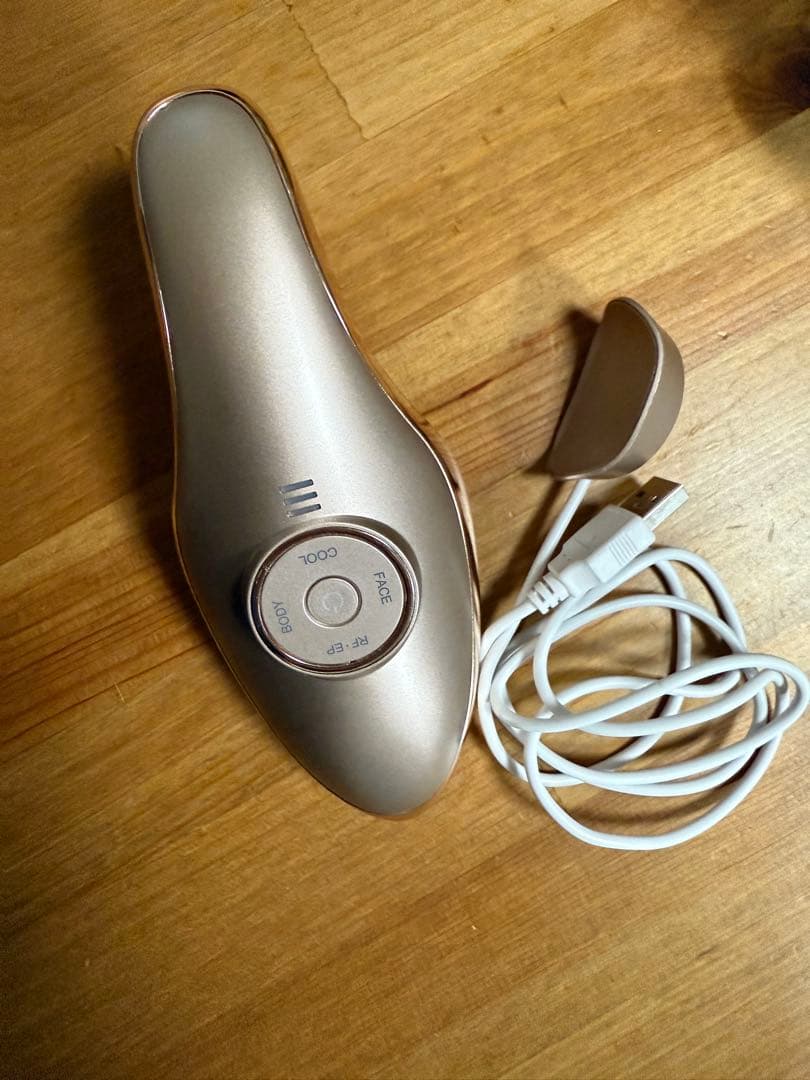 ＭＥラボンエクラ美顔器 ゴールド USBケーブル付き