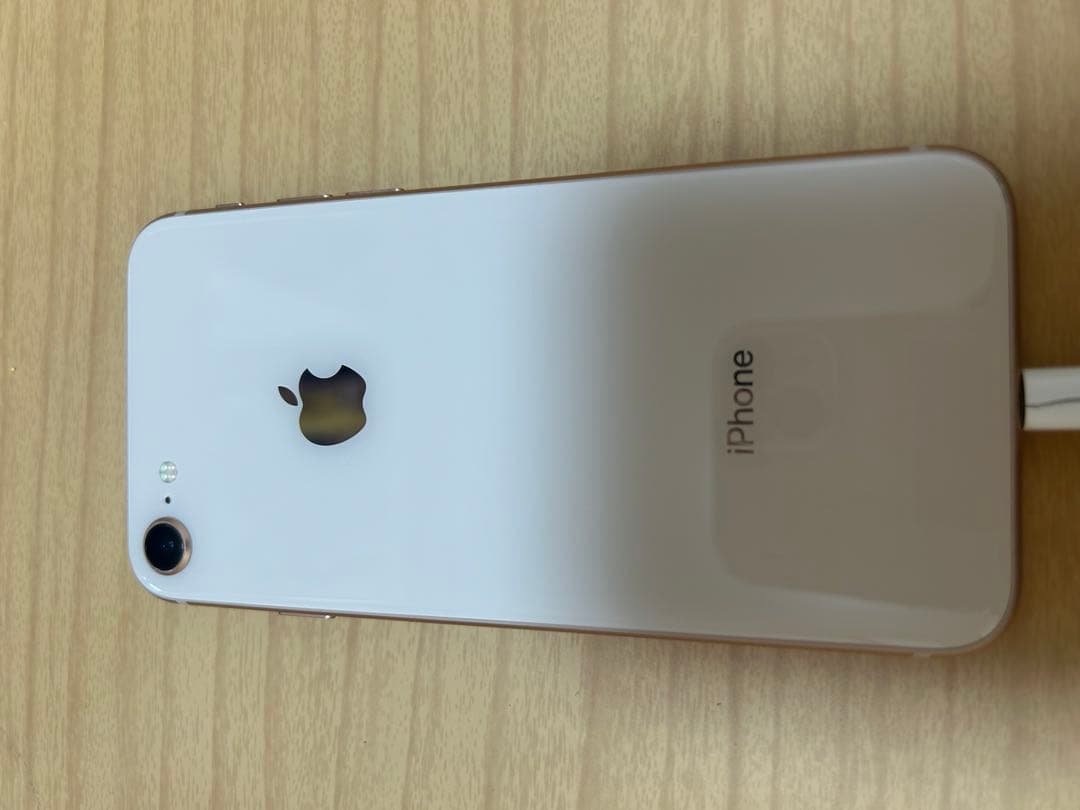 Apple iPhone 8 ゴールド 本体 SIMロックなし au 64GB