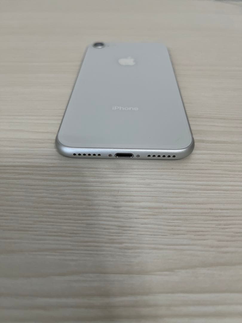 美品　Apple iPhone 8 ホワイト 本体