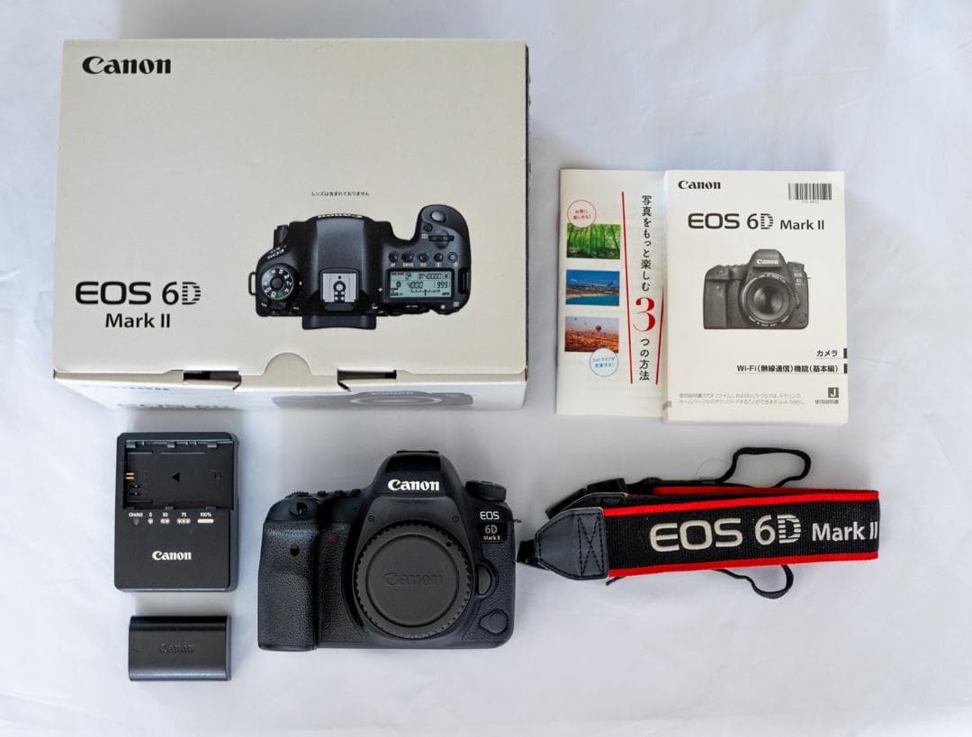 Canon EOS 6D Mark II 本体と付属品