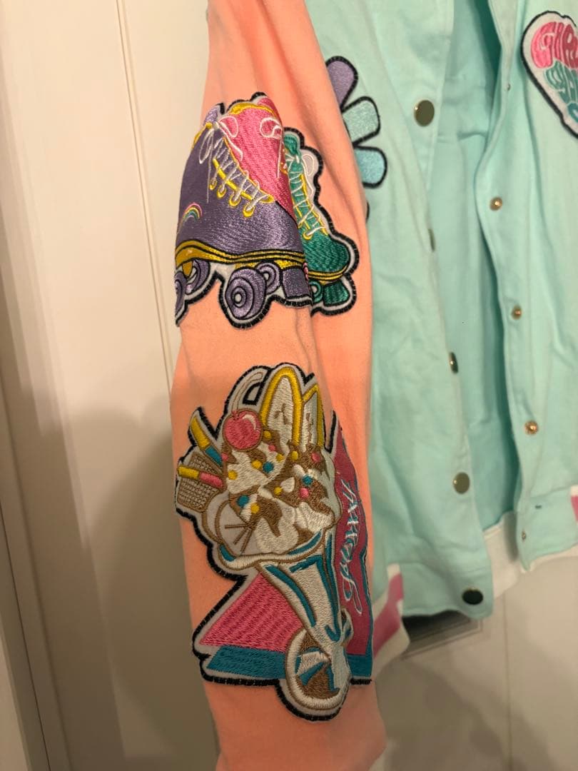 ユニコーン刺繍のフリースジャケット