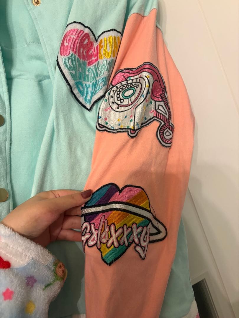 ユニコーン刺繍のフリースジャケット