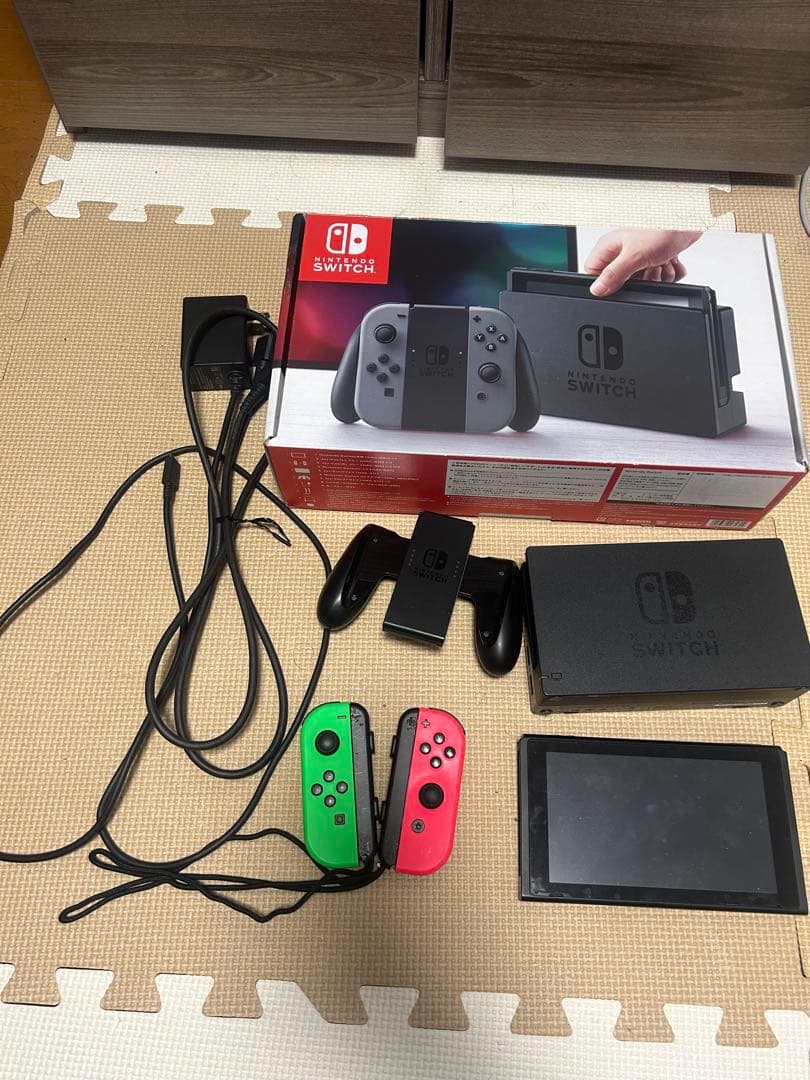 Switch 本体 グリーン・レッド Joy-Con付き　箱付き