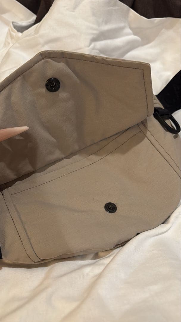   ボディバッグ ベージュ